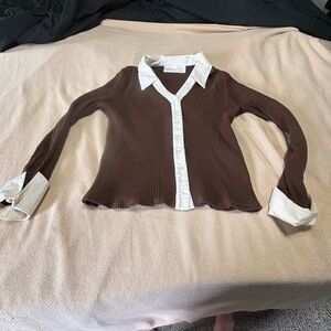Chic Brown Ribbed Top with White Accents